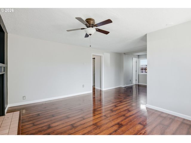 2415 Se 84TH Ave, Portland, OR 97216