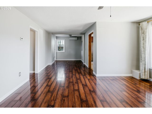 2415 Se 84TH Ave, Portland, OR 97216
