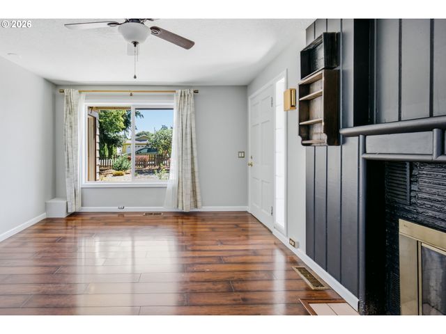 2415 Se 84TH Ave, Portland, OR 97216