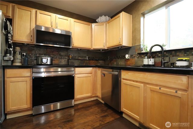 17211 Hound Dog Lane SW, Rochester, WA 98579