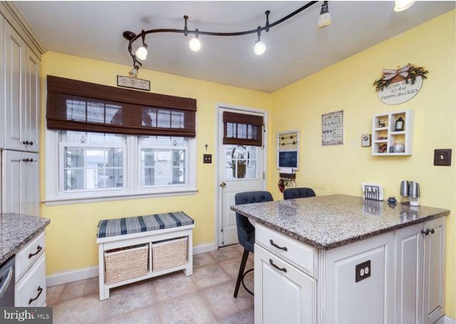 21 HEARTHSTONE DR, Reading, PA 19606