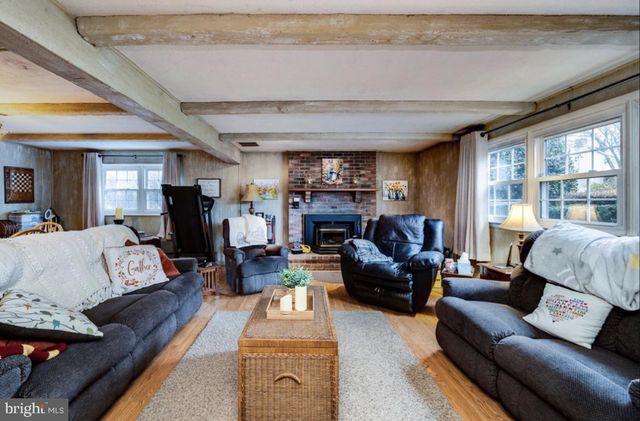 21 HEARTHSTONE DR, Reading, PA 19606