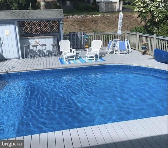 21 HEARTHSTONE DR, Reading, PA 19606