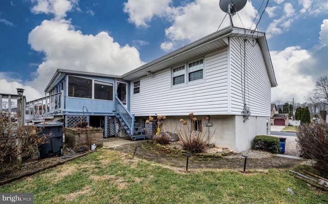 21 HEARTHSTONE DR, Reading, PA 19606