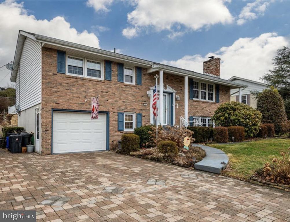 21 HEARTHSTONE DR, Reading, PA 19606