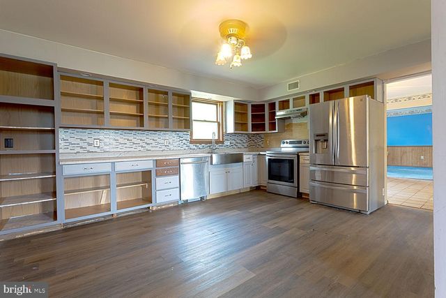 406 MILLER RD, Reading, PA 19608