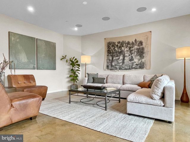 21 OVERBECK ALLEY NE, Washington, DC 20002