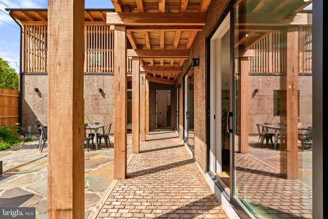 21 OVERBECK ALLEY NE, Washington, DC 20002