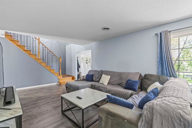 10016 Valdez Drive, Urbandale, IA 50322