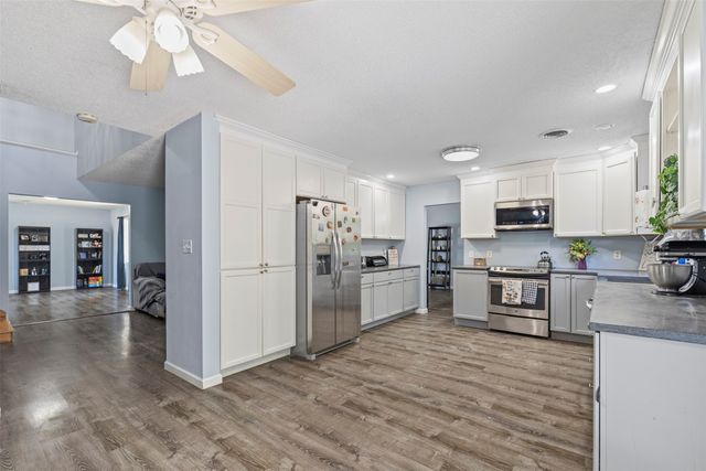 10016 Valdez Drive, Urbandale, IA 50322