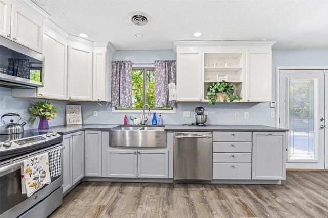 10016 Valdez Drive, Urbandale, IA 50322