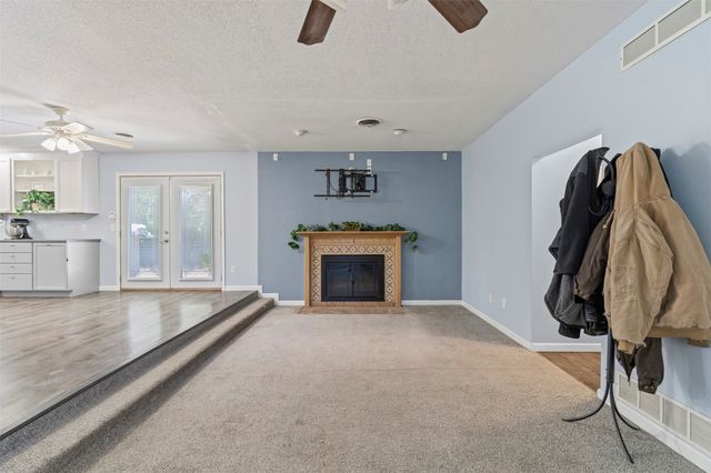 10016 Valdez Drive, Urbandale, IA 50322