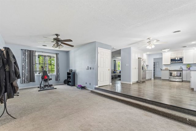 10016 Valdez Drive, Urbandale, IA 50322