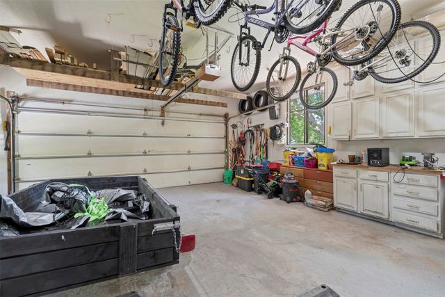 10016 Valdez Drive, Urbandale, IA 50322