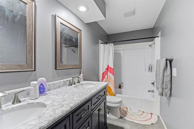 10016 Valdez Drive, Urbandale, IA 50322