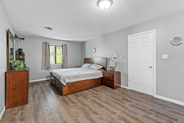 10016 Valdez Drive, Urbandale, IA 50322