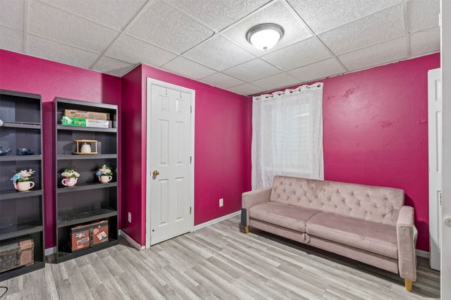 10016 Valdez Drive, Urbandale, IA 50322
