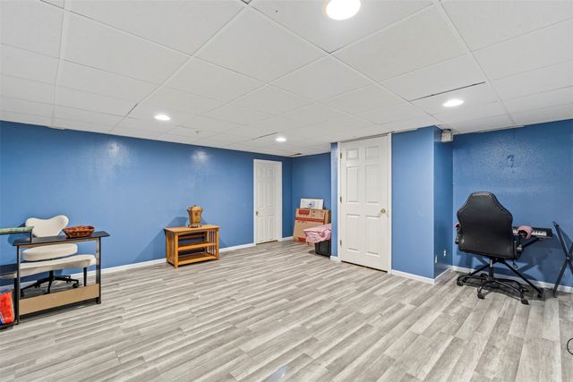 10016 Valdez Drive, Urbandale, IA 50322