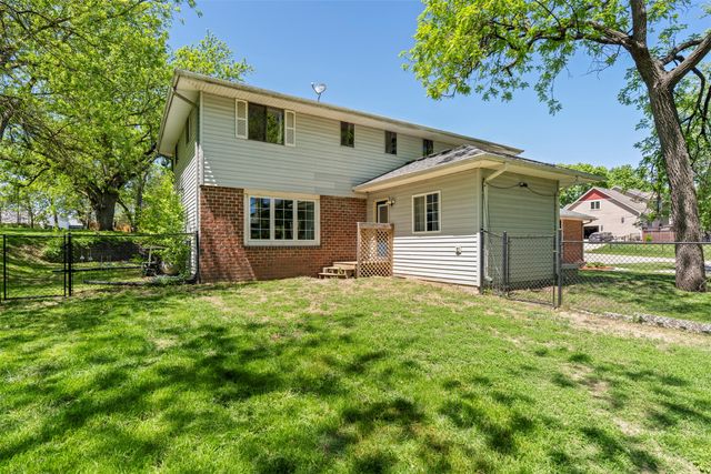 10016 Valdez Drive, Urbandale, IA 50322