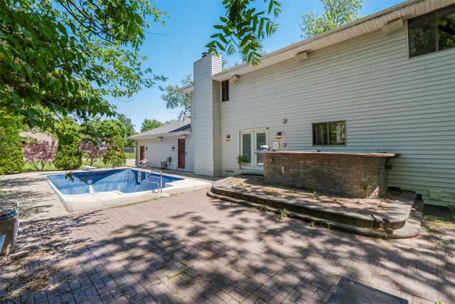 10016 Valdez Drive, Urbandale, IA 50322