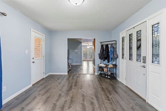 10016 Valdez Drive, Urbandale, IA 50322