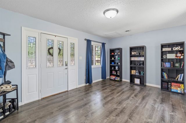 10016 Valdez Drive, Urbandale, IA 50322