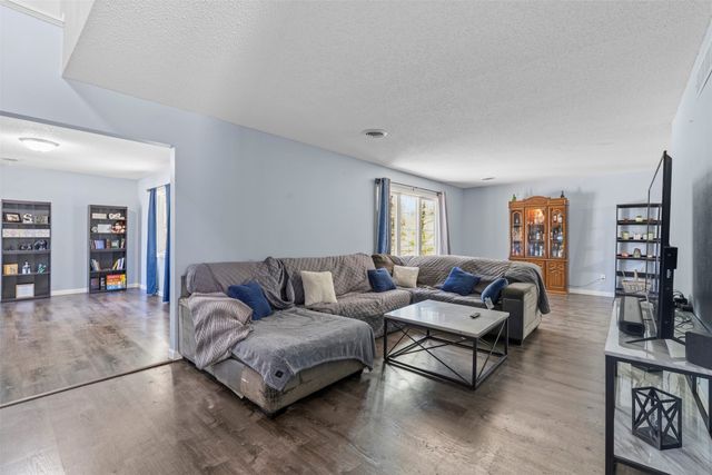 10016 Valdez Drive, Urbandale, IA 50322