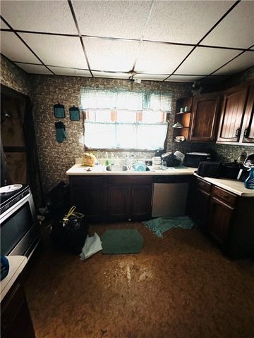 632 Spruce Ave, Sharon, PA 16146