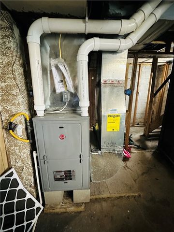 632 Spruce Ave, Sharon, PA 16146