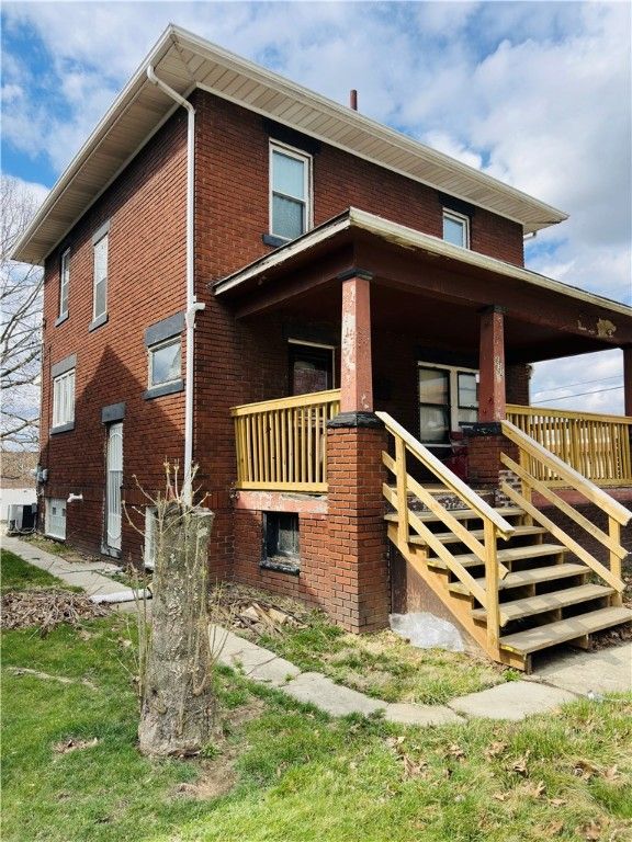632 Spruce Ave, Sharon, PA 16146