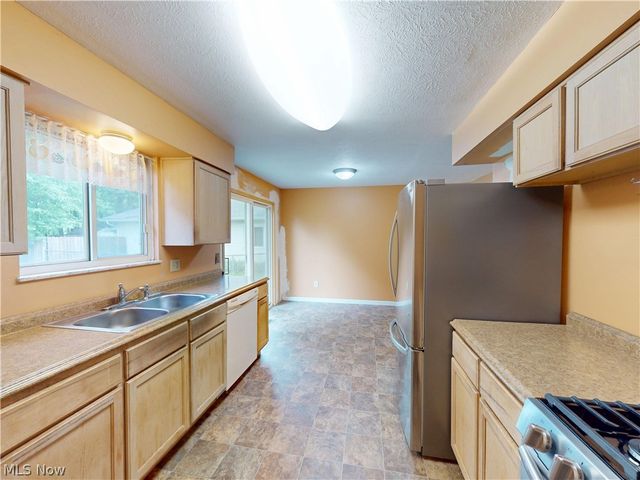 744 Arline Avenue, Eastlake, OH 44095
