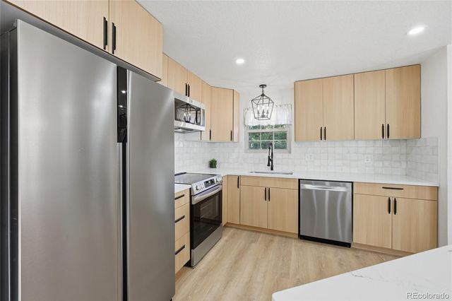 7464 W 73rd Place, Arvada, CO 80003