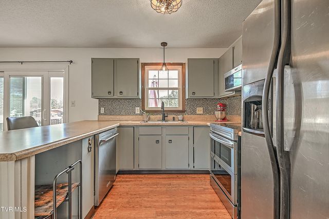 428 Timber Oak Drive, Bristol, VA 24201