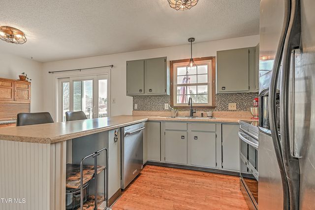 428 Timber Oak Drive, Bristol, VA 24201