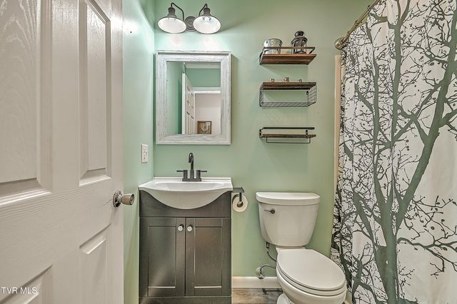 428 Timber Oak Drive, Bristol, VA 24201