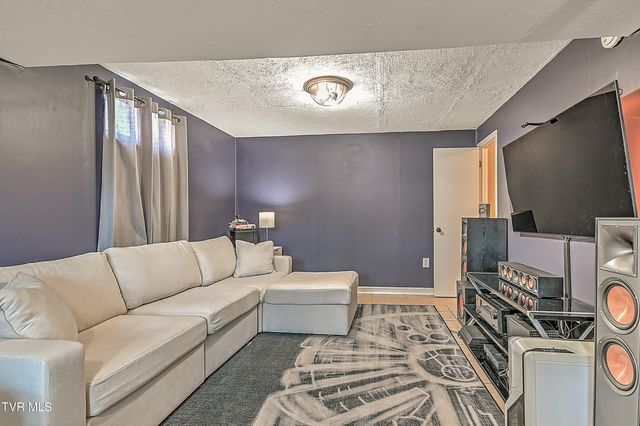 428 Timber Oak Drive, Bristol, VA 24201