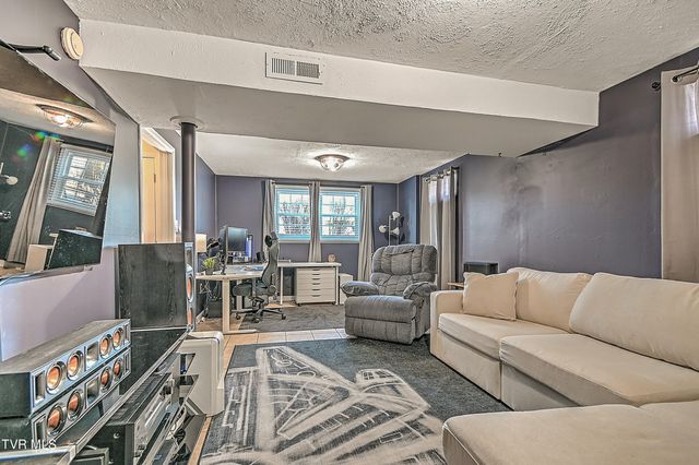 428 Timber Oak Drive, Bristol, VA 24201