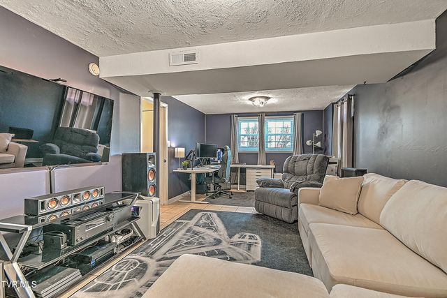 428 Timber Oak Drive, Bristol, VA 24201