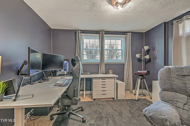 428 Timber Oak Drive, Bristol, VA 24201