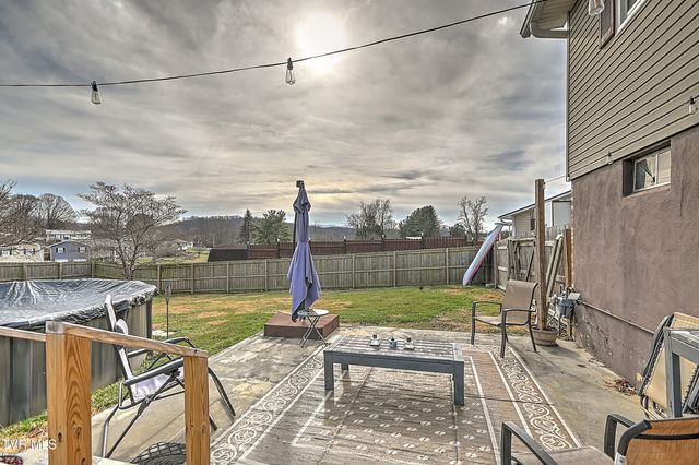 428 Timber Oak Drive, Bristol, VA 24201