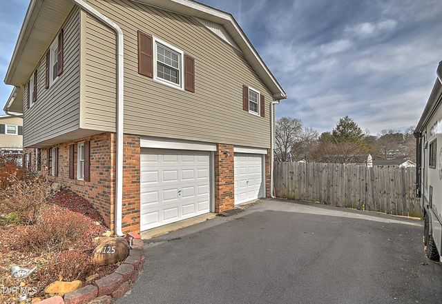 428 Timber Oak Drive, Bristol, VA 24201