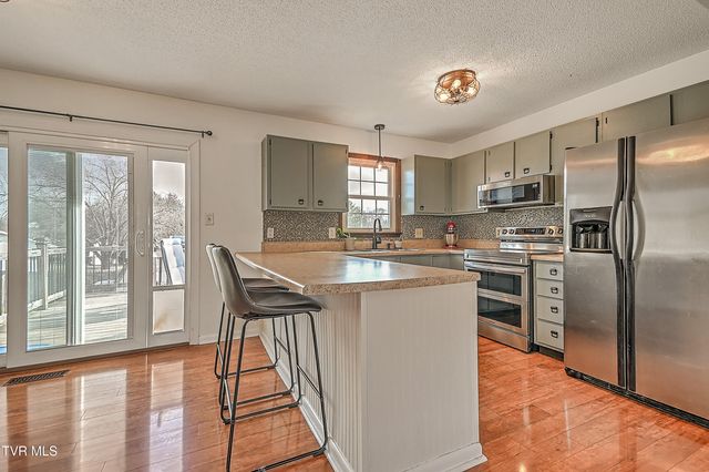 428 Timber Oak Drive, Bristol, VA 24201