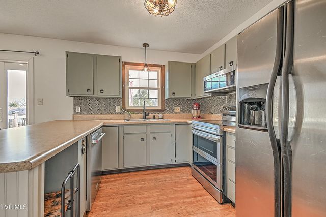 428 Timber Oak Drive, Bristol, VA 24201