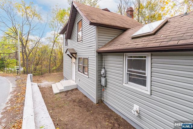 292 Macopin Road, Bloomingdale, NJ 07403