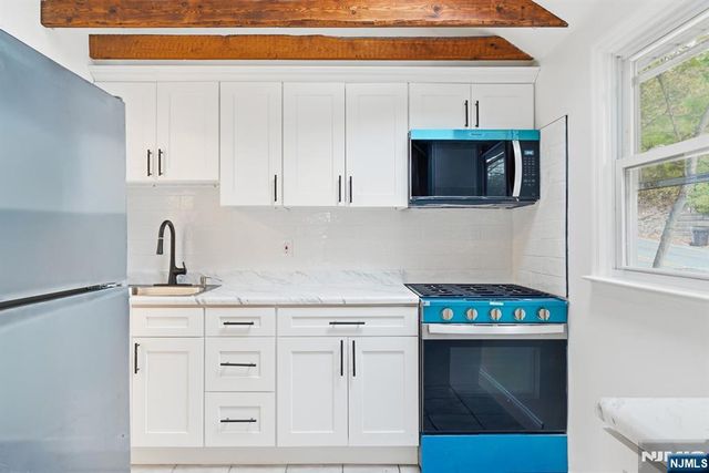 292 Macopin Road, Bloomingdale, NJ 07403