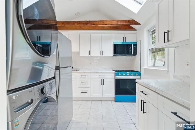 292 Macopin Road, Bloomingdale, NJ 07403