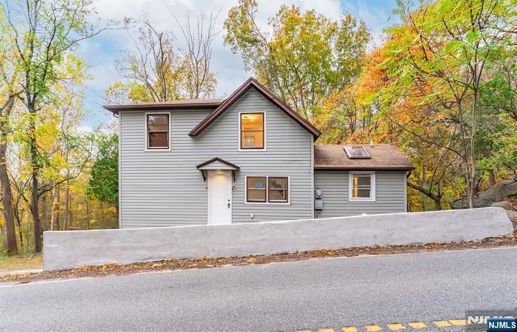 292 Macopin Road, Bloomingdale, NJ 07403