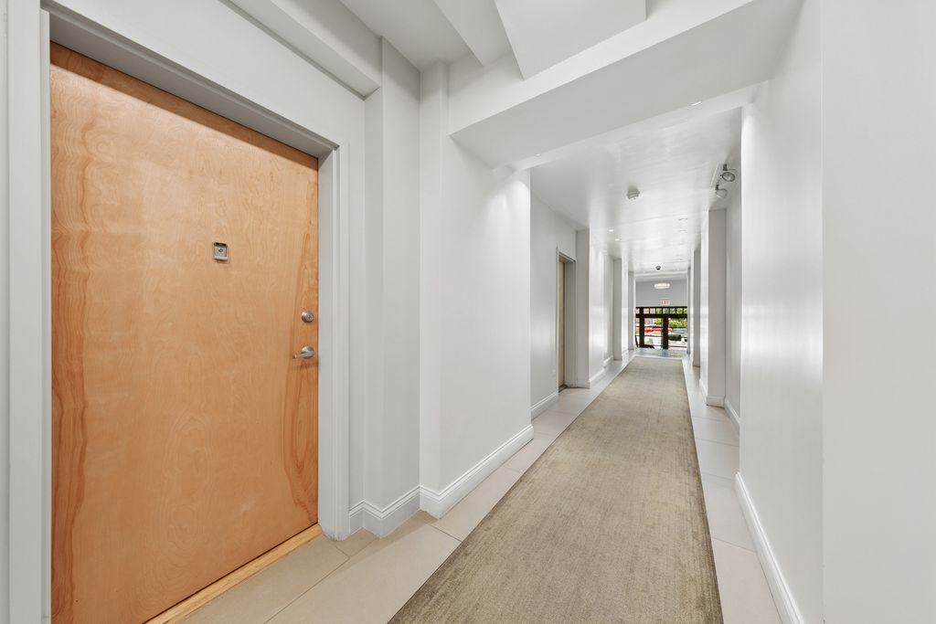Image 2 of property listing at 1422 N La Salle Drive 104, Chicago, IL 60610