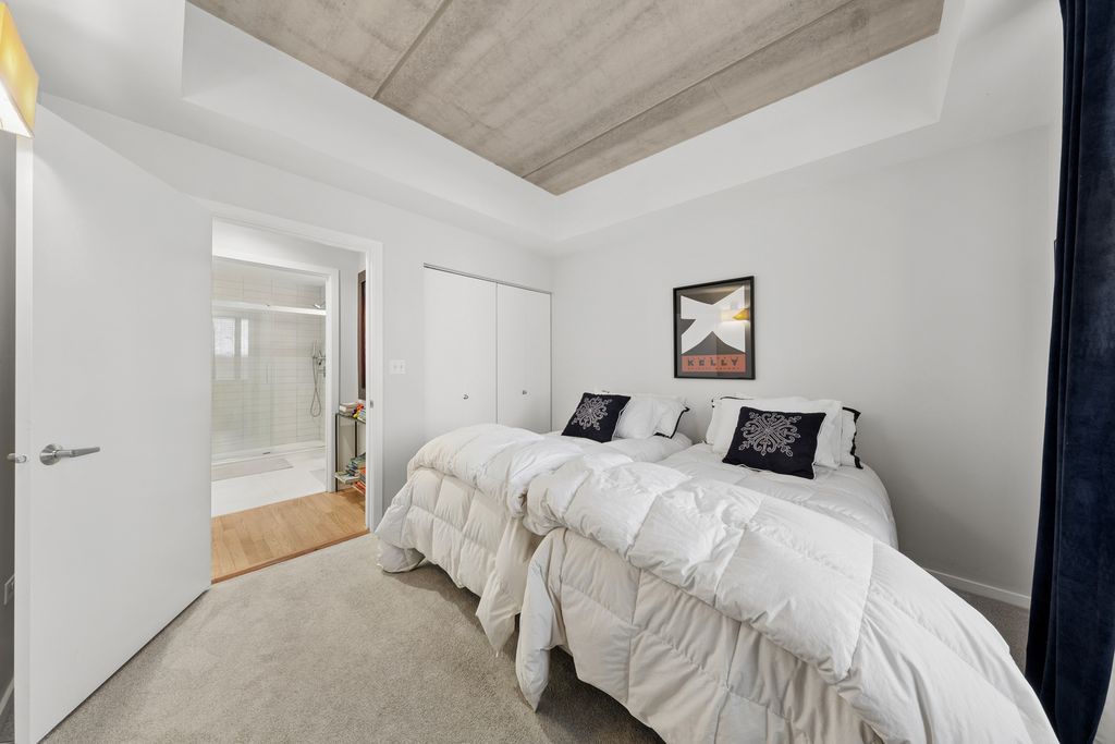 Image 13 of property listing at 1422 N La Salle Drive 104, Chicago, IL 60610