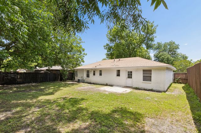747 High School Drive, Seagoville, TX 75159